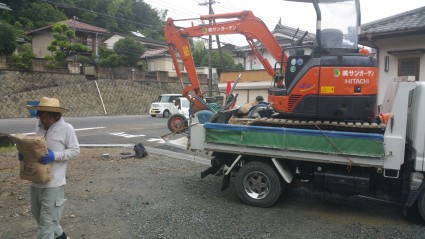 資材搬入