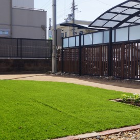 人工芝と真砂土舗装のガーデンリフォーム工事　姫路