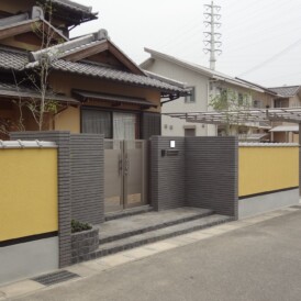黄色い外壁のエクステリア外構　姫路