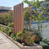 山崎町外構|ウッド調門柱と植栽で目隠し門廻り 山崎町外構|ウッド調門柱と植栽で目隠し門廻り