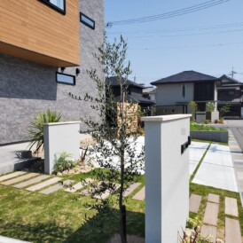 太子町新築外構｜コンクリート製枕木のアプローチ