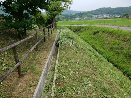 佐用町で草刈りと掃除作業